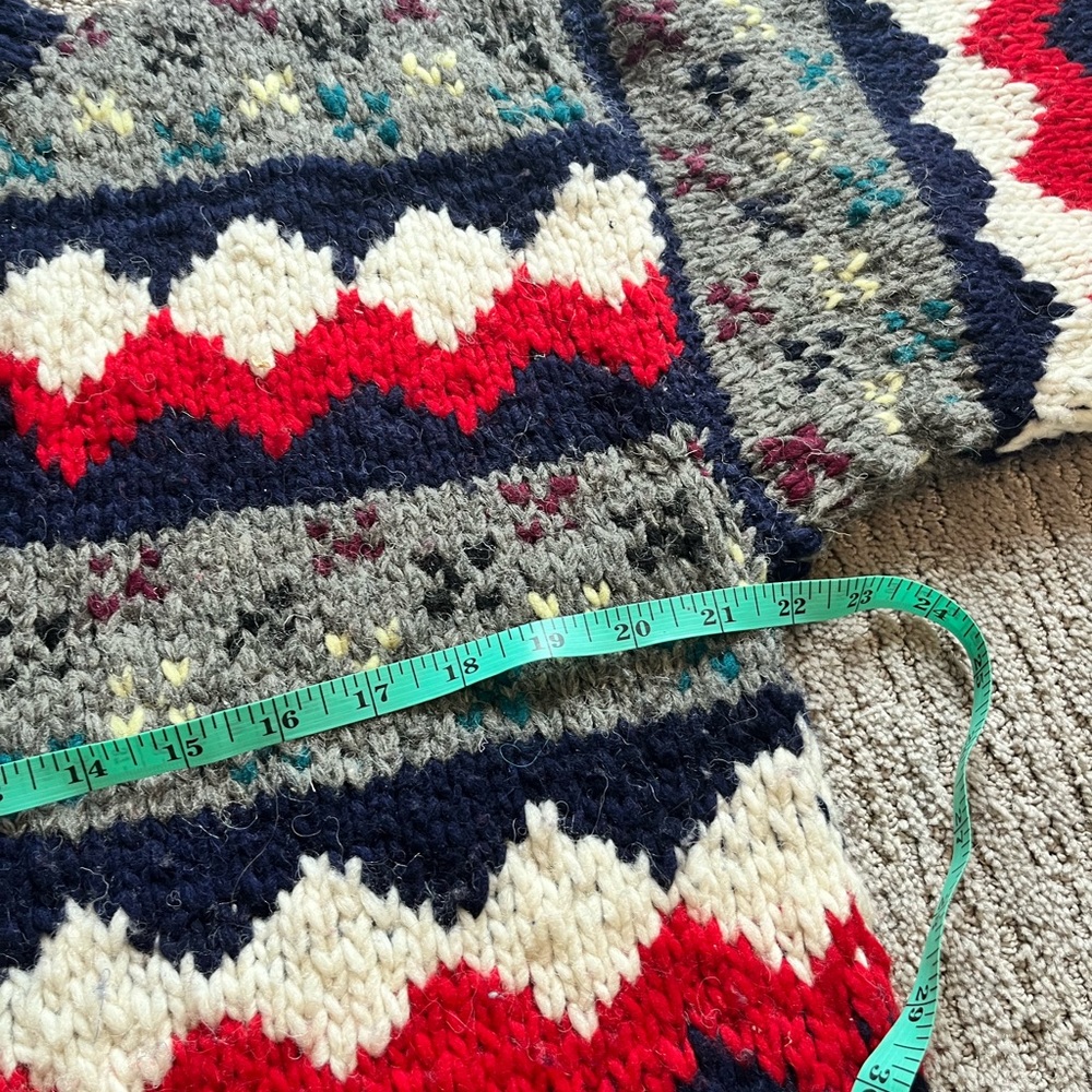 100% wool handmade in Ecuador sweater button closure - Picture 7 of 7